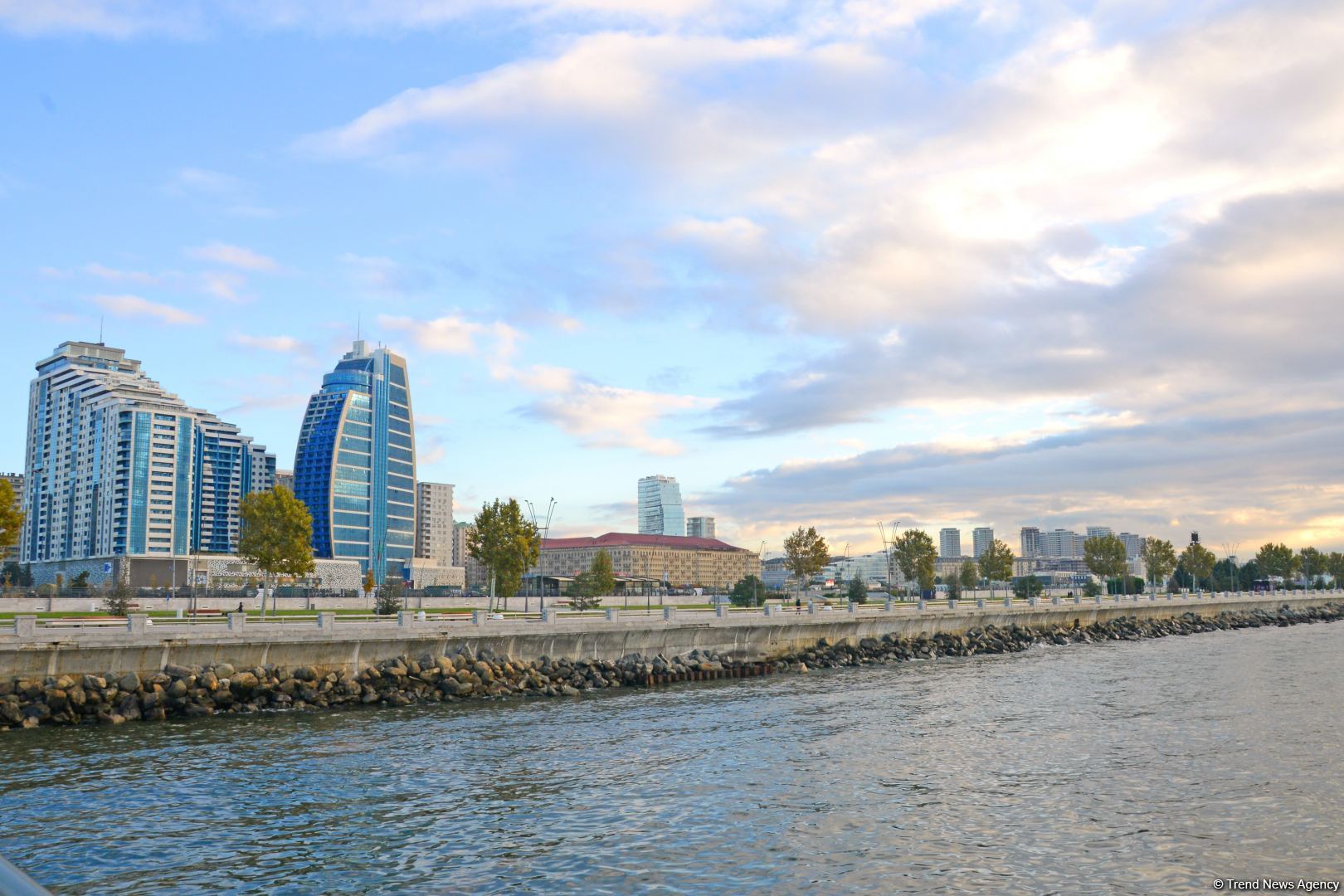 AĞ ŞƏHƏR BULVARI